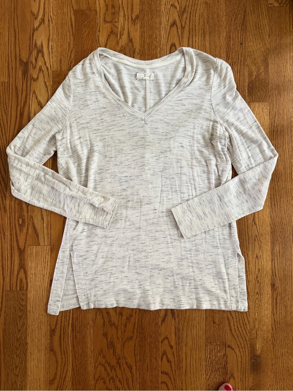 Lou & Gray Space Dye Heather v neck long sleeve tee